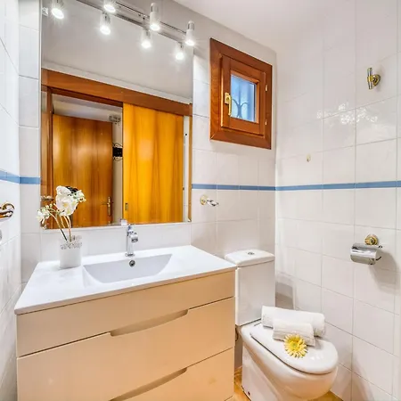 Дом отдыха Beachside With Sea Views *
