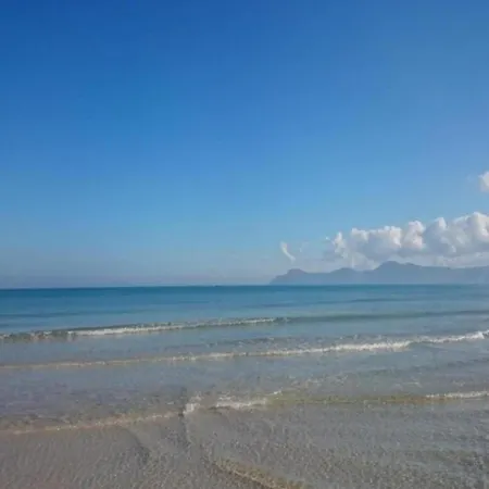 Дом отдыха Beachside With Sea Views